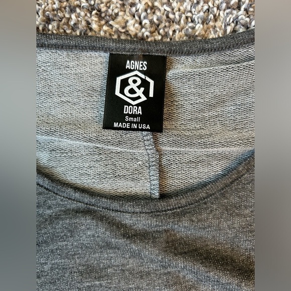 5/$25 Agnes & Dora buttery soft rayon blend top size small - Picture 6 of 7